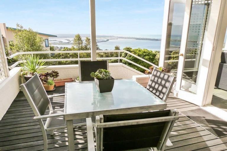 Photo of property in 27 Belleview Terrace, Mount Pleasant, Christchurch, 8081