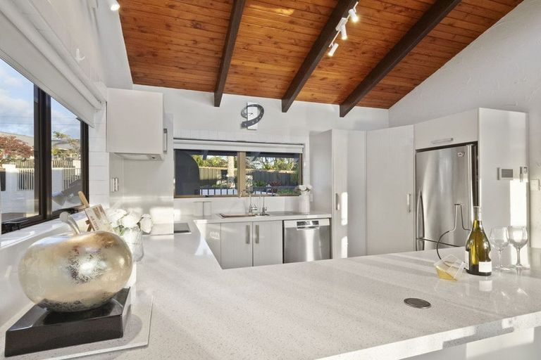 Photo of property in 241a Golf Road, Titirangi, Auckland, 0604