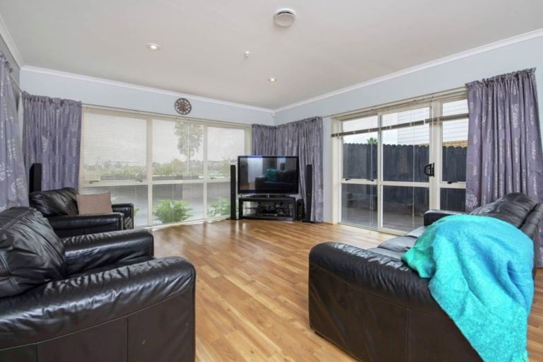 Photo of property in 204 Botany Road, Botany Downs, Auckland, 2010