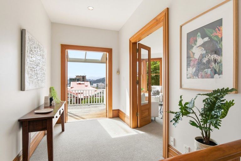Photo of property in 16 Talavera Terrace, Kelburn, Wellington, 6012