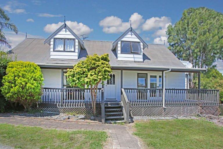 Photo of property in 26 Kingsclere Place, Goodwood Heights, Auckland, 2105