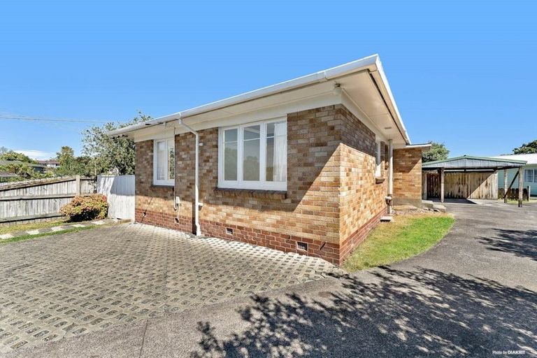Photo of property in 30 Kereru Street, Henderson, Auckland, 0612