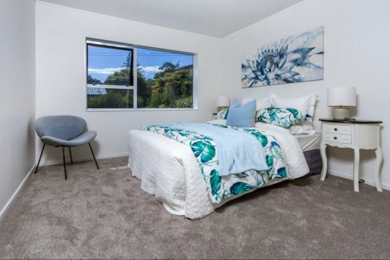 Photo of property in 1/24 Sandown Road, Rothesay Bay, Auckland, 0630