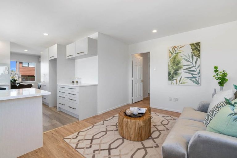 Photo of property in 2/57 Centorian Drive, Windsor Park, Auckland, 0632