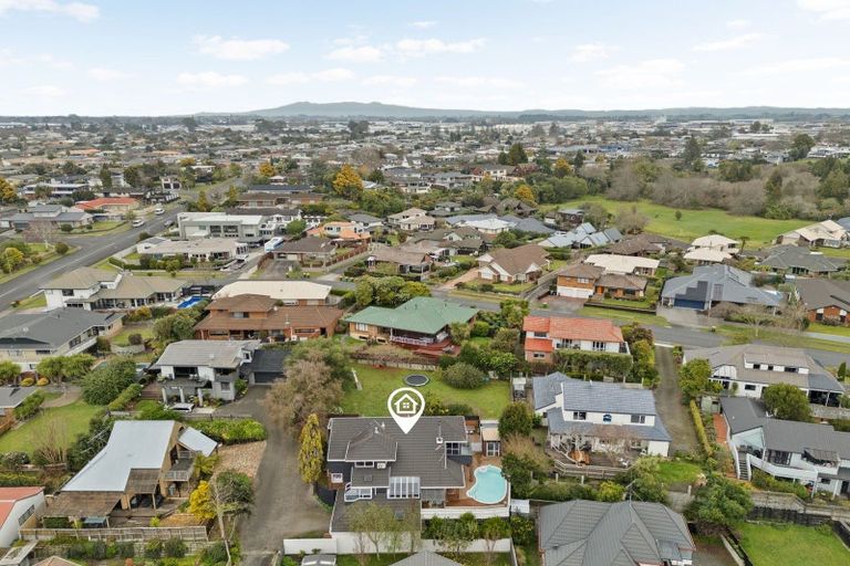 Photo of property in 8 Burn-murdoch Street, St Andrews, Hamilton, 3200