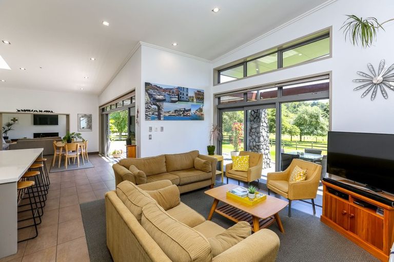 Photo of property in 371d Mangorei Road, Merrilands, New Plymouth, 4312