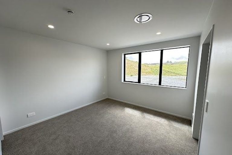 Photo of property in 50 Oakum Road, Whitby, 5024