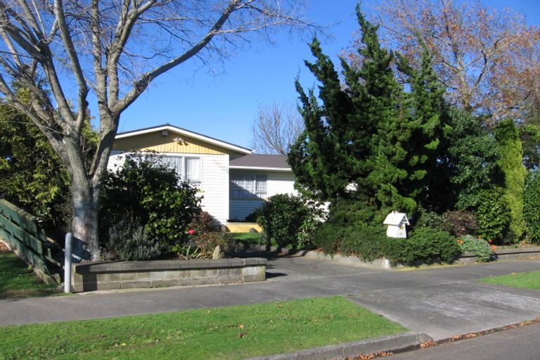 Photo of property in 3 Catlins Crescent, Milson, Palmerston North, 4414