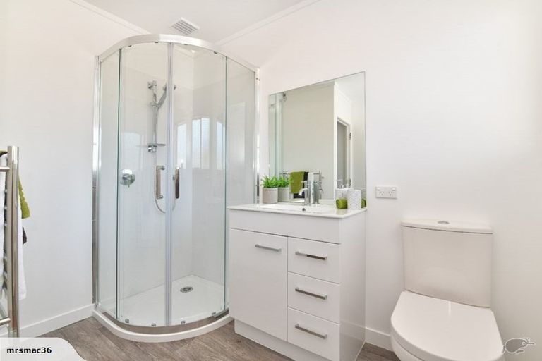 Photo of property in 1/871 East Coast Road, Northcross, Auckland, 0632