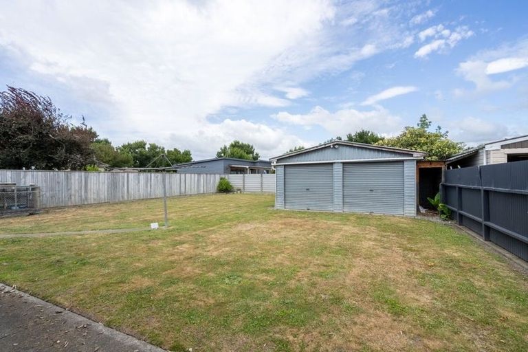 Photo of property in 18 Exeter Crescent, Takaro, Palmerston North, 4412