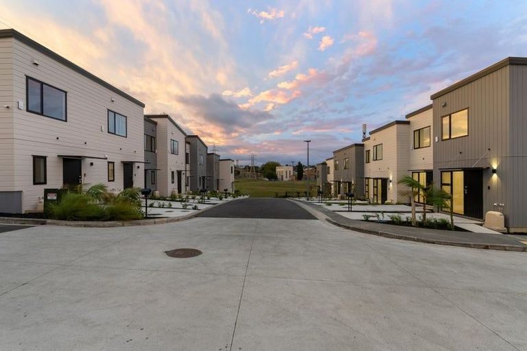 Photo of property in 21 Awhi Lane, Massey, 0614