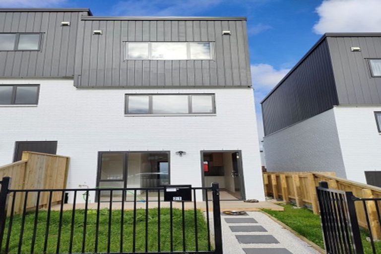 Photo of property in 21 Treeline Lane, Flat Bush, Auckland, 2019