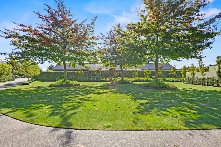Photo of property in 37 Oakgrove Drive, Rangiora, 7400