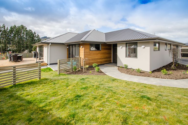 Photo of property in 59 Grandvista Drive, Green Island, Dunedin, 9018