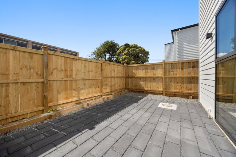 Photo of property in 60c Hutchinsons Road, Bucklands Beach, Auckland, 2014