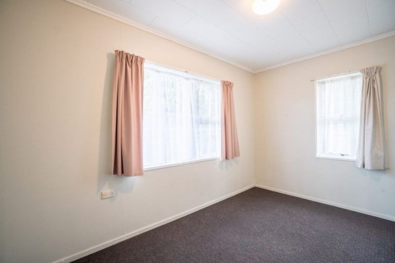 Photo of property in 3 Seddon Street, Takaro, Palmerston North, 4412