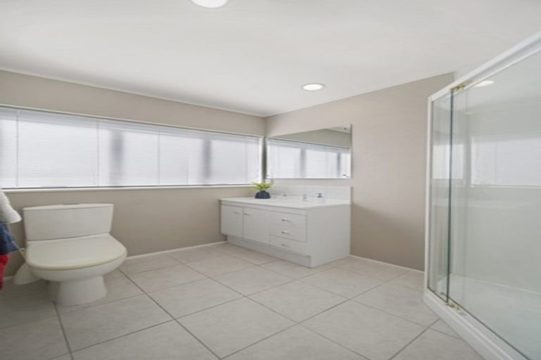 Photo of property in 1/28 Rochester Crescent, Somerville, Auckland, 2014