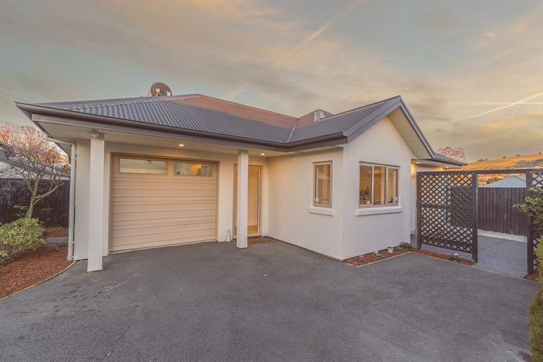 Photo of property in 4/15 Derrett Place, Saint Martins, Christchurch, 8022