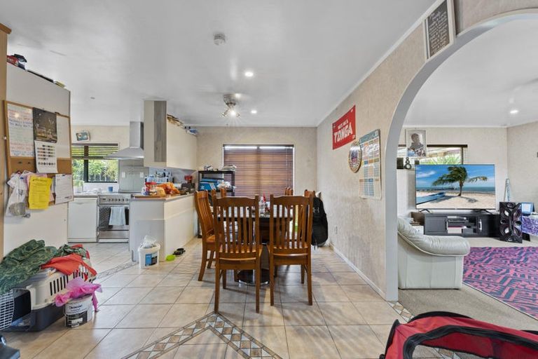 Photo of property in 32 Trimdon Street, Randwick Park, Auckland, 2105