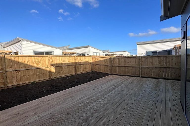 Photo of property in 16 Clayden Shuttleworth Street, Papakura, 2110