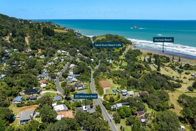 Photo of property in 352 Motutara Road, Muriwai, 0881