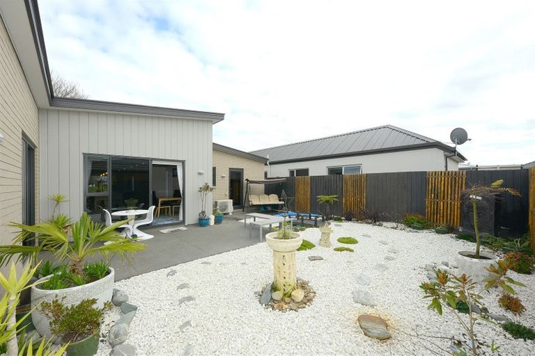 Photo of property in 11 Glenbarr Lane, Broomfield, Christchurch, 8042