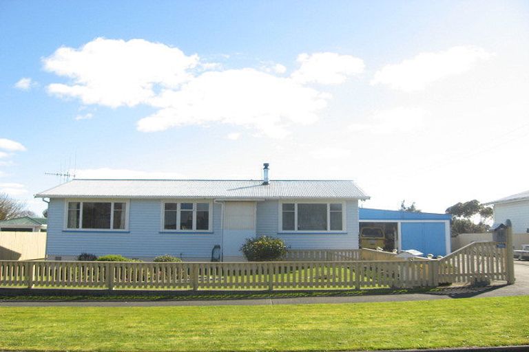 Photo of property in 22 Terrace Street, Marton, 4710