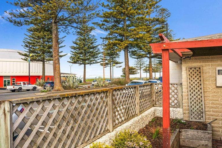 Photo of property in 477 Marine Parade, Napier South, Napier, 4110