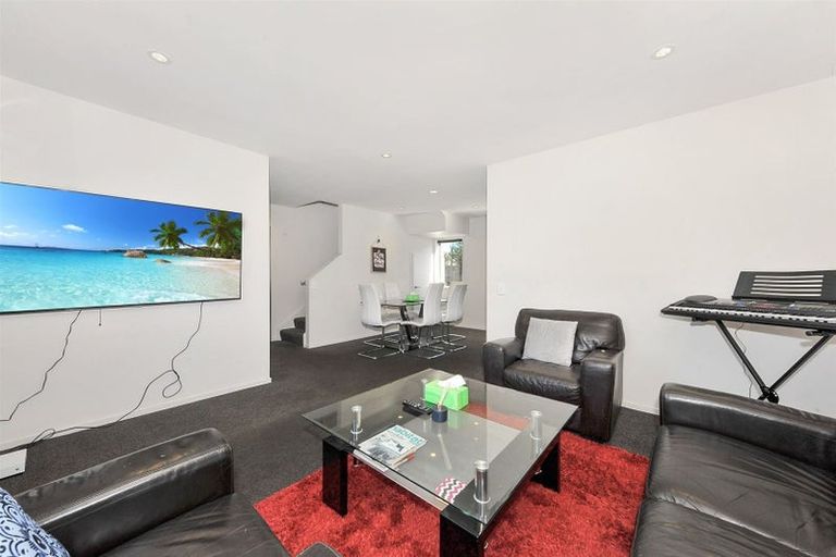 Photo of property in 2/49 Maxwell Street, Riccarton, Christchurch, 8041