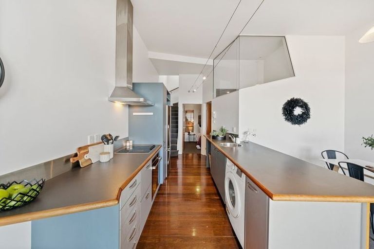 Photo of property in Metro Apartments, 12/220 Thorndon Quay, Pipitea, Wellington, 6011