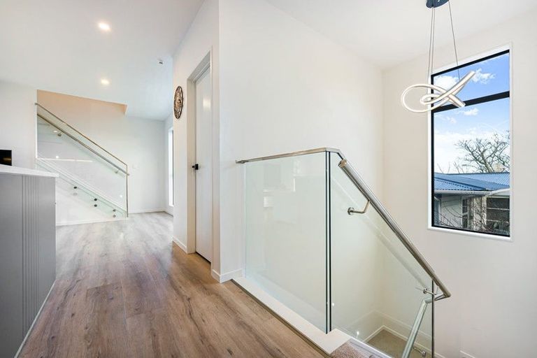 Photo of property in 7c Catalina Crescent, Forrest Hill, Auckland, 0620