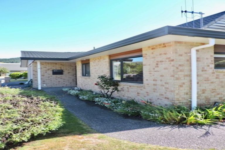 Photo of property in Redwood Village, 39/42 Main Road, Tawa, Wellington, 5028