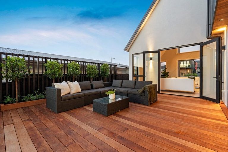 Photo of property in 5 Kotuitui Drive, Wainui, 0992