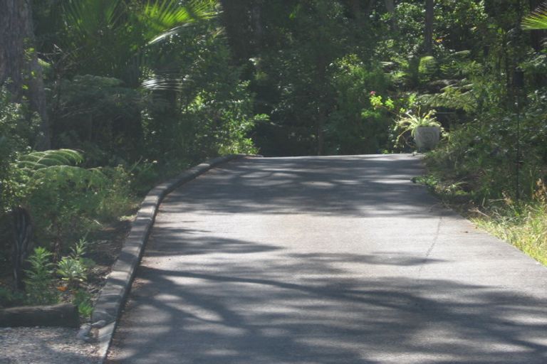 Photo of property in 100 Pemberton Avenue, Bayview, Auckland, 0629