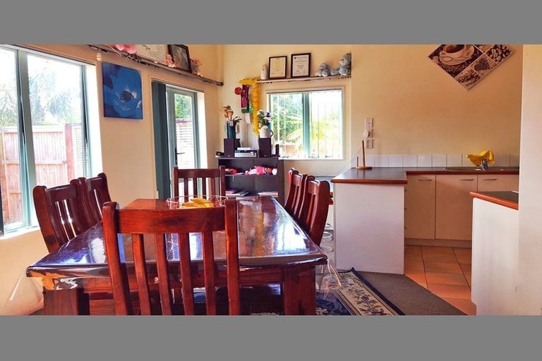 Photo of property in 1 Gala Place, Henderson, Auckland, 0612