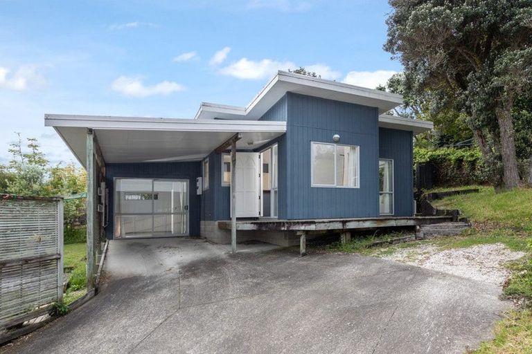 Photo of property in 18 Totaravale Drive, Totara Vale, Auckland, 0629
