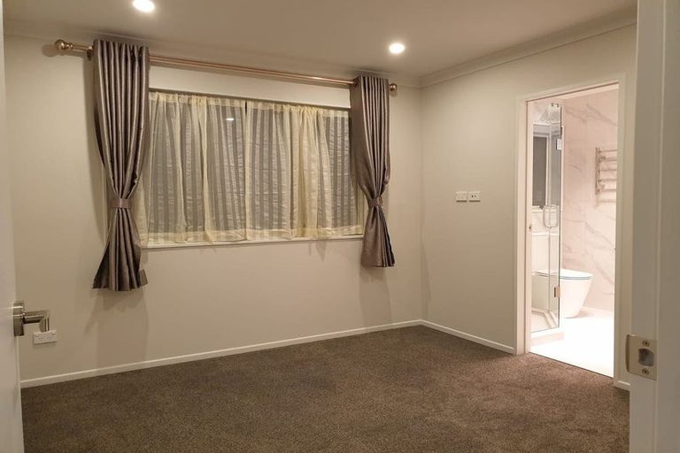 Photo of property in 7a Marco Place, Highland Park, Auckland, 2010