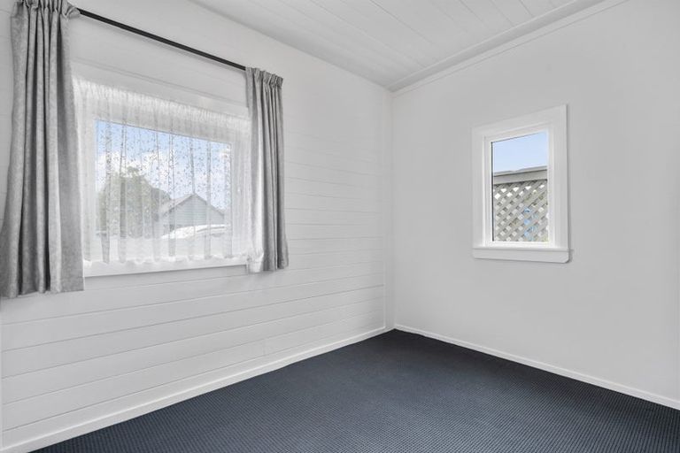 Photo of property in 127 Muritai Road, Eastbourne, Lower Hutt, 5013