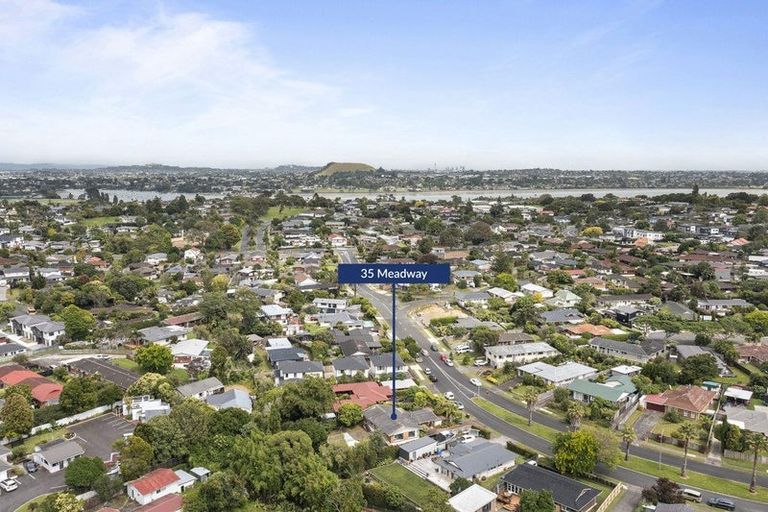 Photo of property in 35 Meadway, Sunnyhills, Auckland, 2010