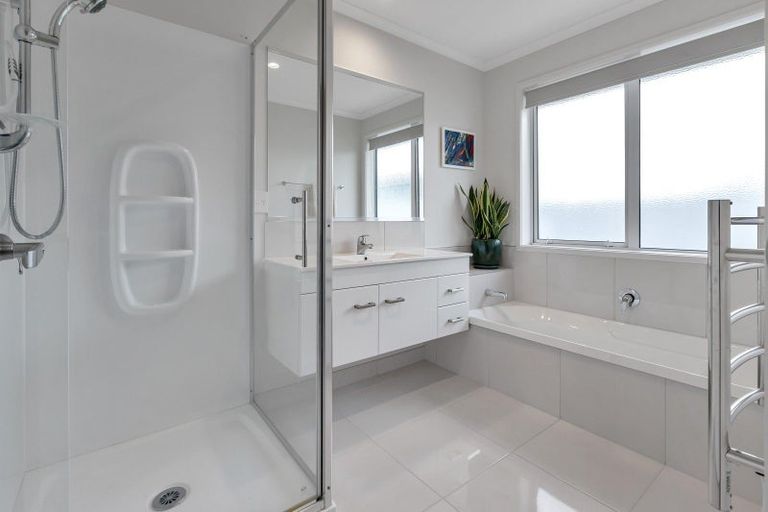 Photo of property in 6 Kamahi Place, One Tree Point, 0118