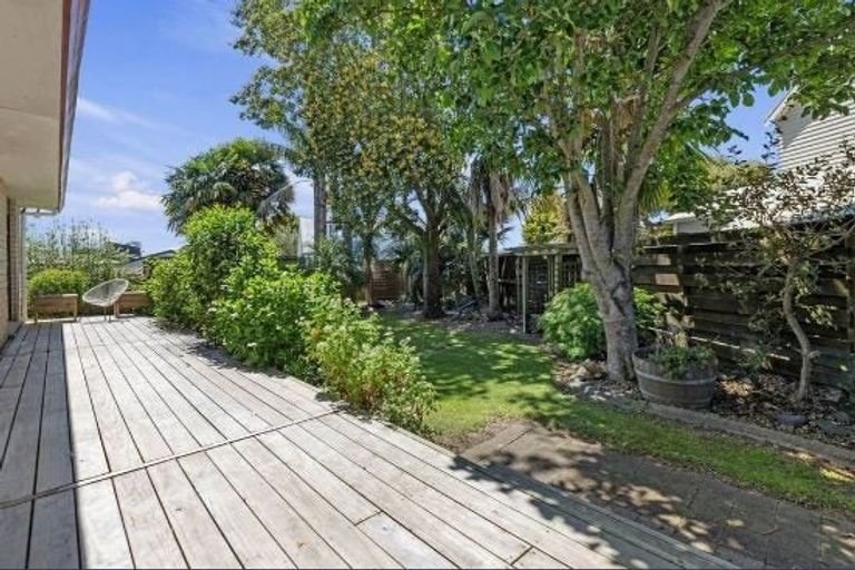 Photo of property in 21 James Cook Drive, Welcome Bay, Tauranga, 3112