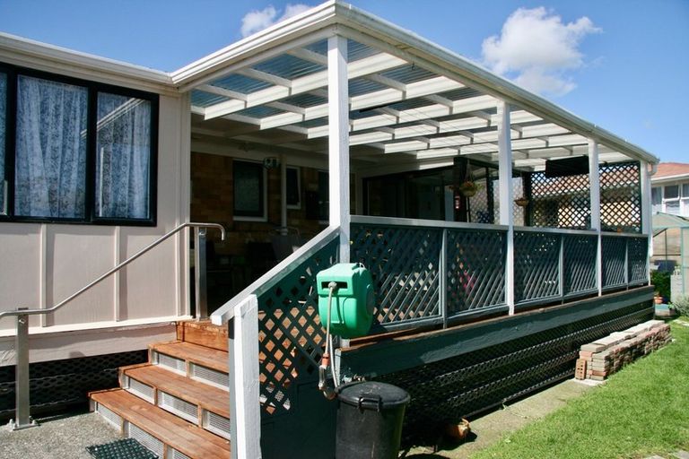 Photo of property in 70 Great South Road, Huntly, 3700