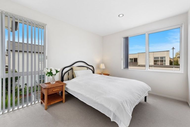 Photo of property in 25 Phar Lap Crescent, Takanini, 2112