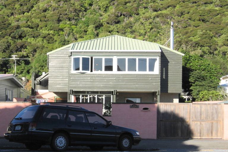 Photo of property in 57 Oroua Street, Eastbourne, Lower Hutt, 5013