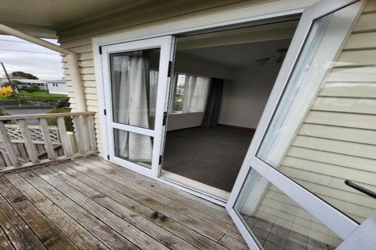 Photo of property in 2 Blenheim Place, Vogeltown, New Plymouth, 4310