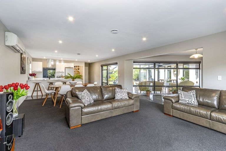 Photo of property in 12 Bargrove Close, Halswell, Christchurch, 8025