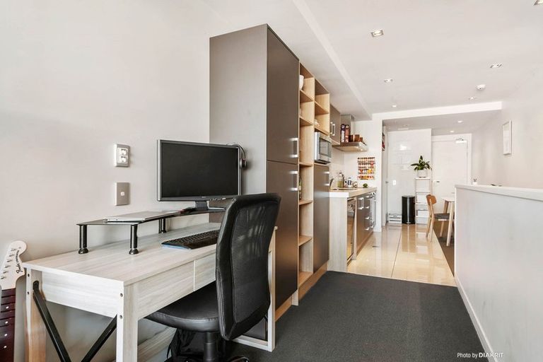 Photo of property in Monument Apartments, 2e/245 Wakefield Street, Te Aro, Wellington, 6011