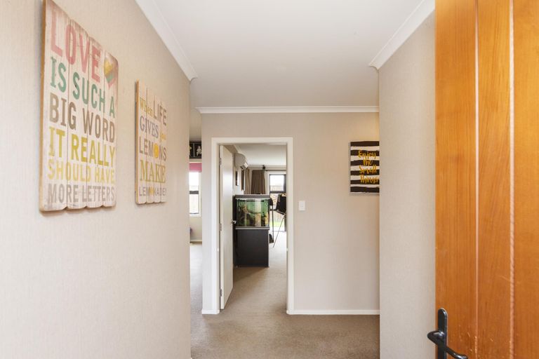 Photo of property in 7 Medallion Court, Kelvin Grove, Palmerston North, 4414