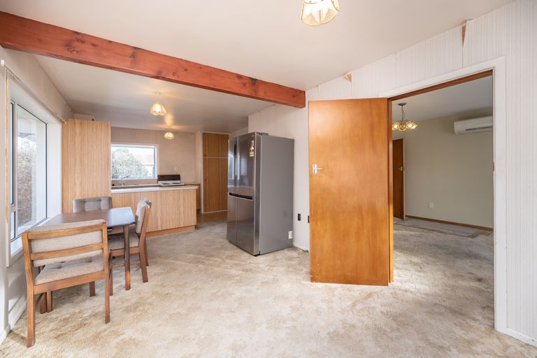 Photo of property in 406 Main North Road, Redwood, Christchurch, 8051