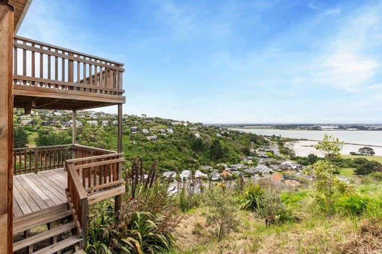 Photo of property in 5 Rifleman Lane, Redcliffs, Christchurch, 8081